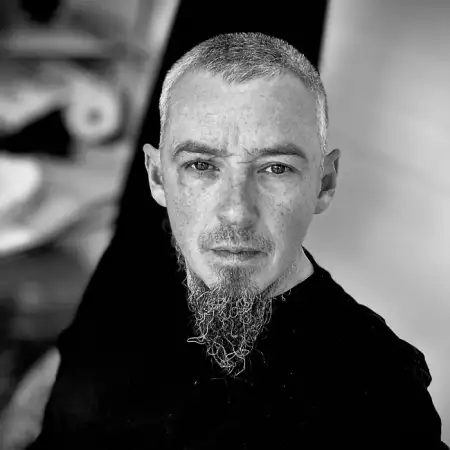 Абу, 44Россия