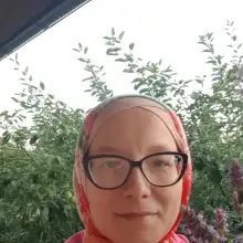 Фото Мусульманк 1 Собираю в огороде травву