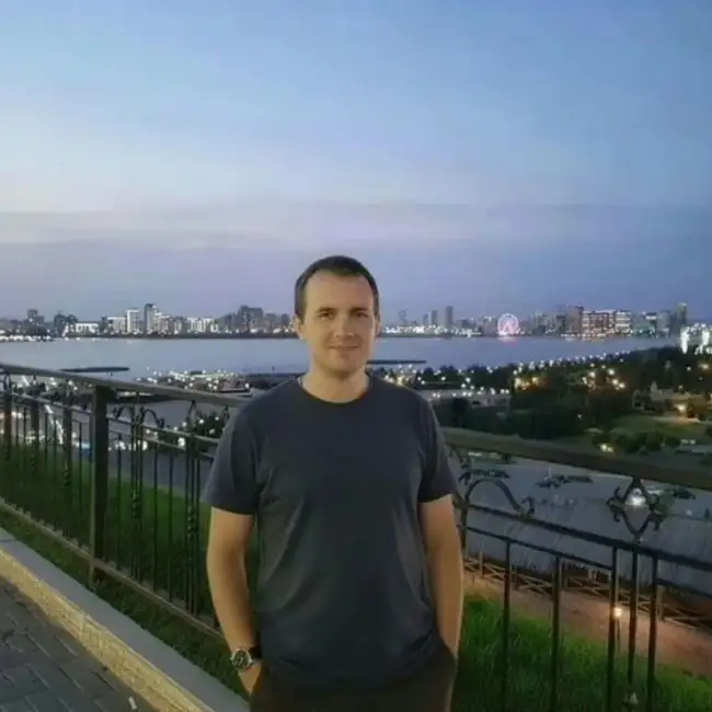 Рафаэль · 37 ·           