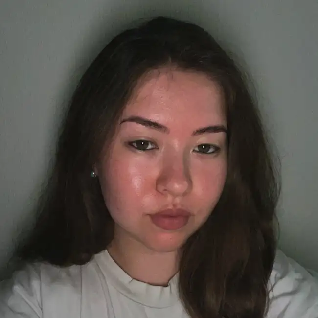 Надия · 22 ·           