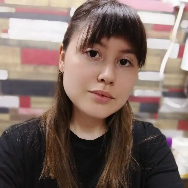 Алина · 23 ·           